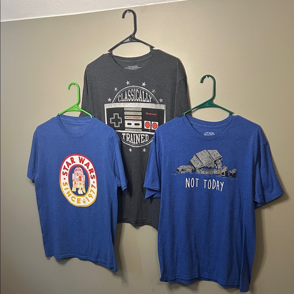 3 Men’s Large T-Shirts. Star Wars Blue and Nintendo gray T-Shirts Set